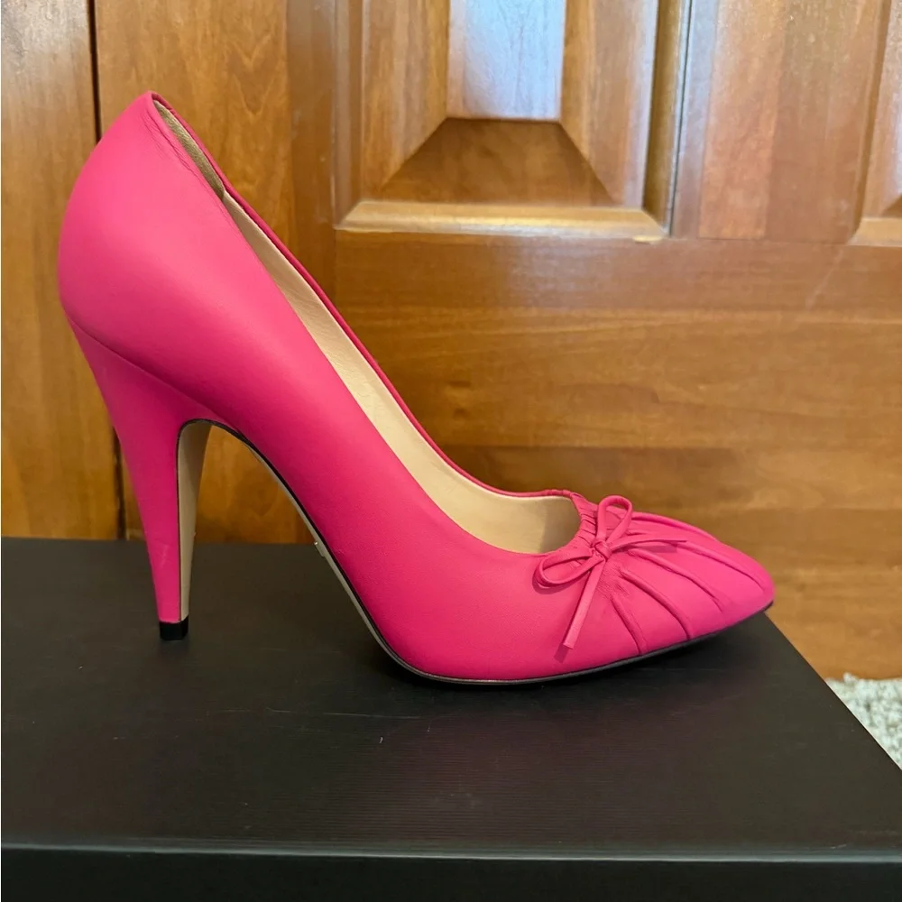 Gucci Hot Pink Pointed-Toe Bow Pumps - Picture 8 of 16